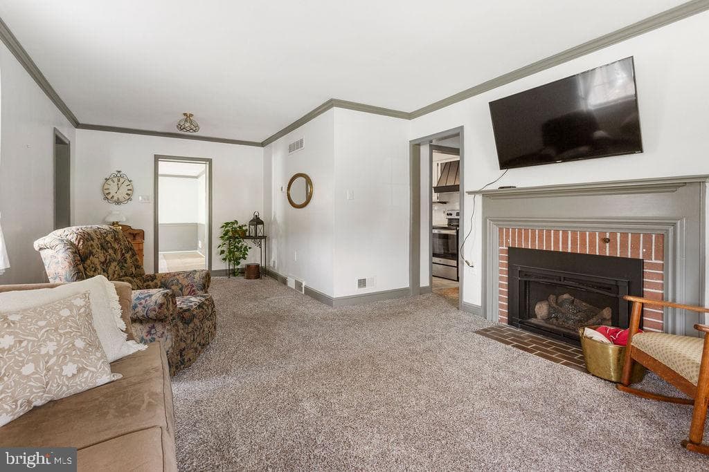 401 N Forrest Street photo 6