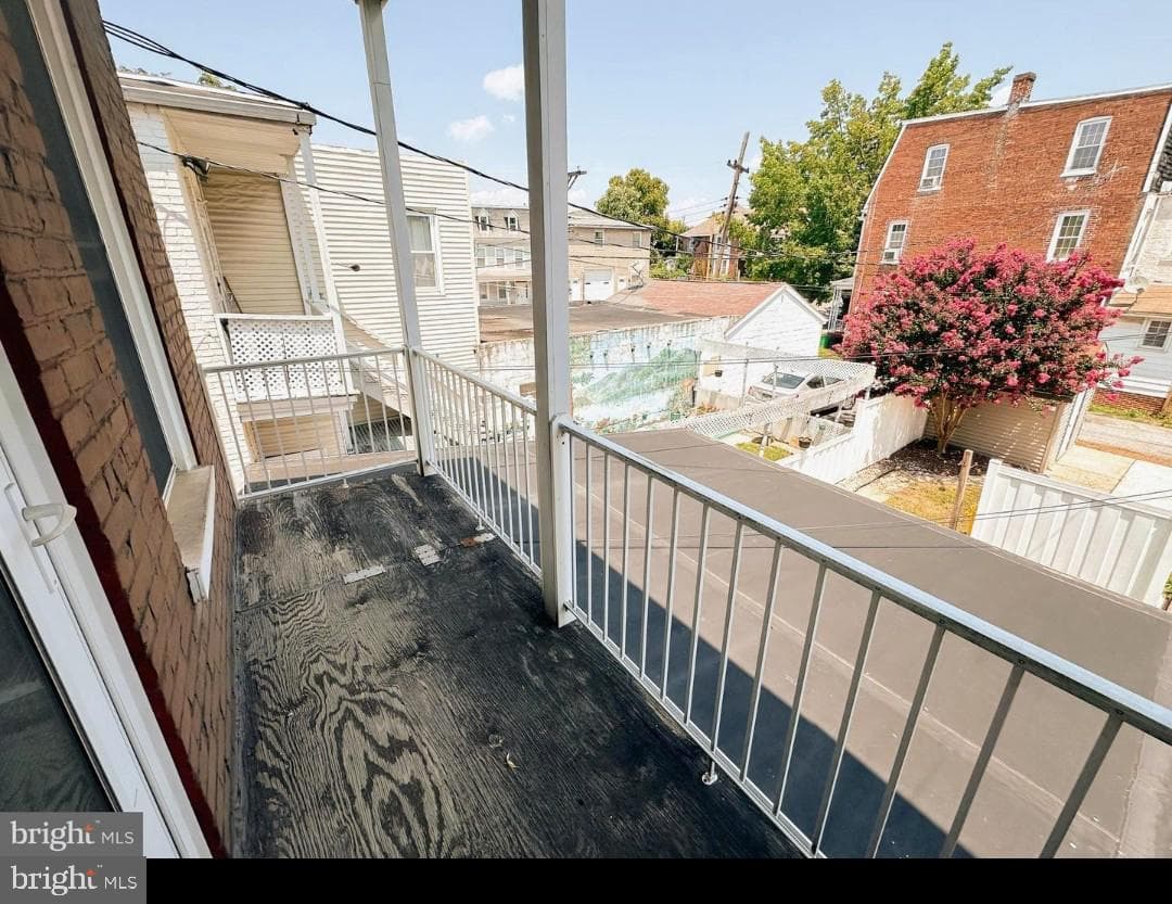 1007 S Queen Street photo 11
