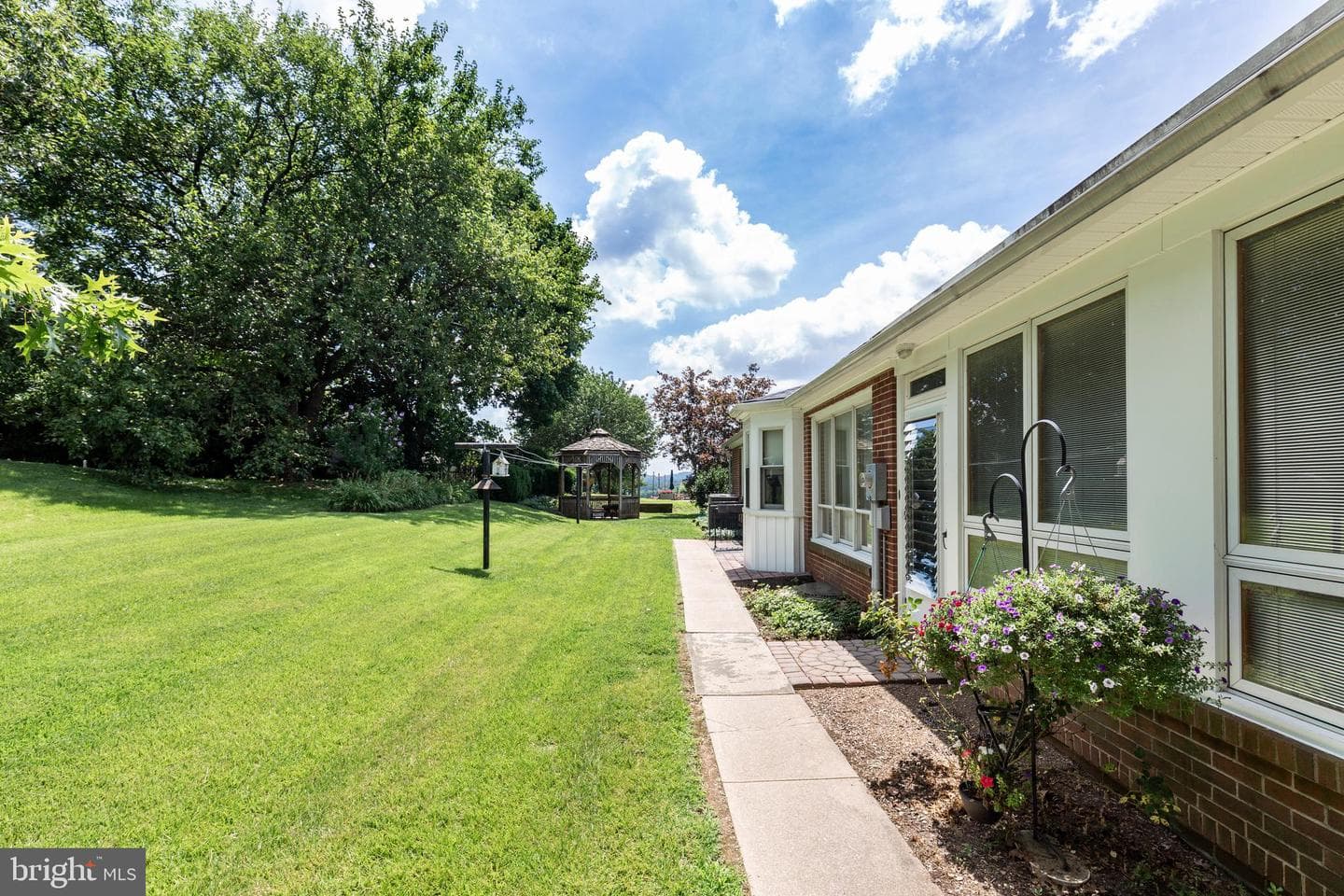 64 Hillcrest Drive photo 5