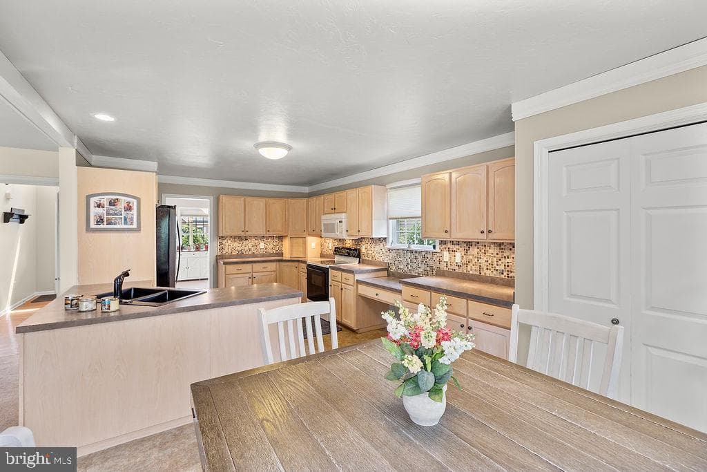 376 Wilson Avenue photo 34