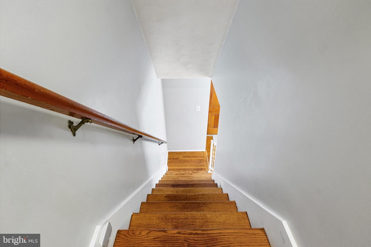 385 Folkstone Way photo 27