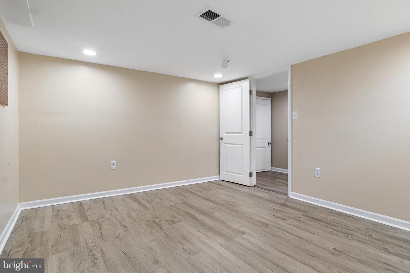 385 Folkstone Way photo 30