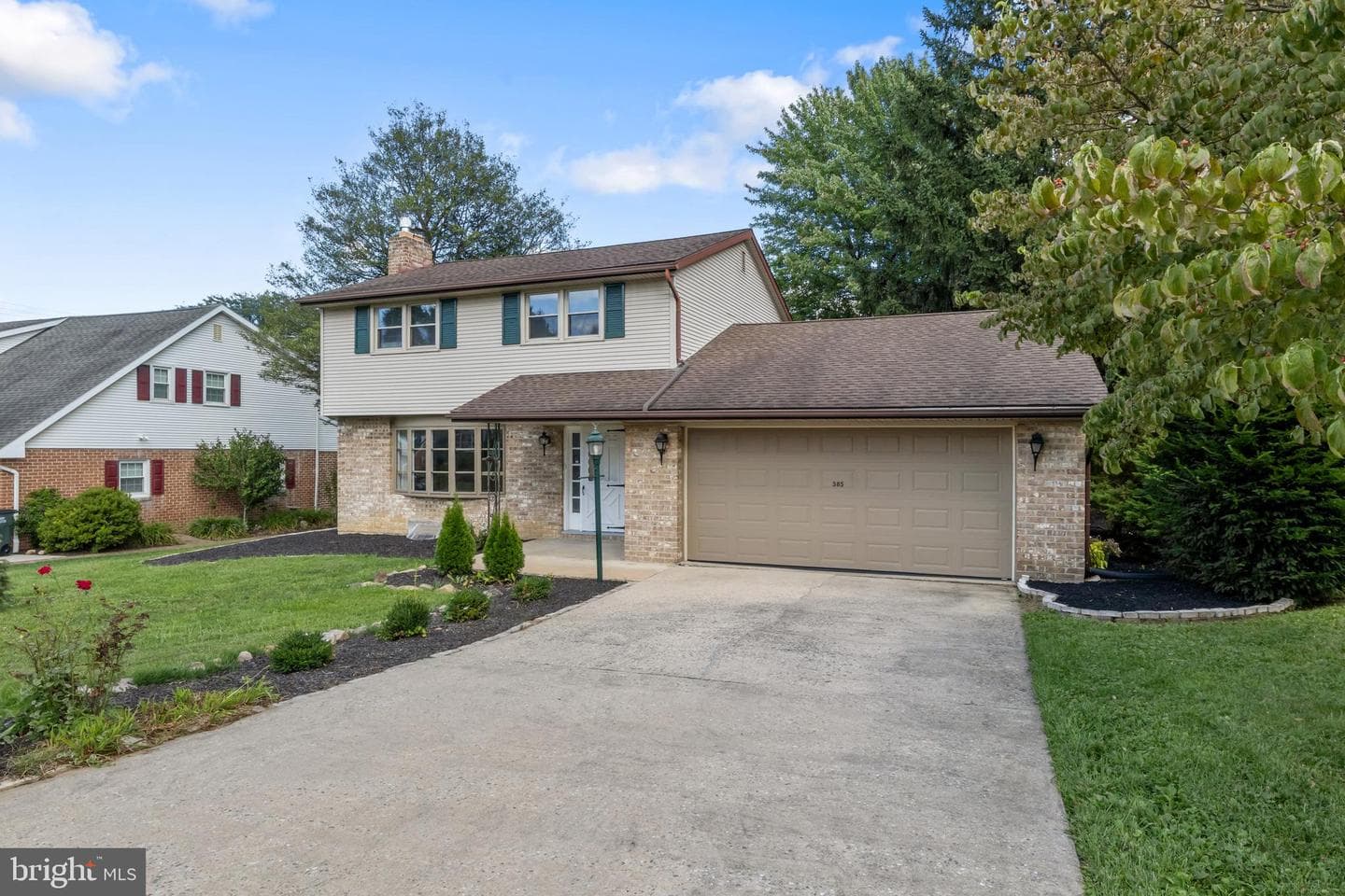 385 Folkstone Way photo 35