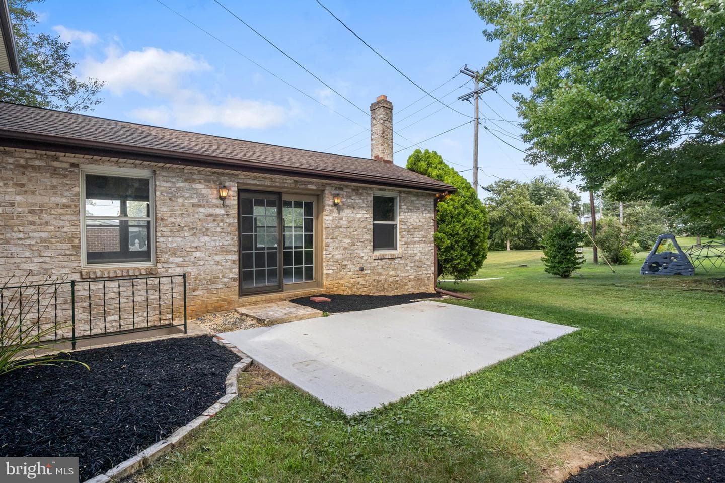 385 Folkstone Way photo 38