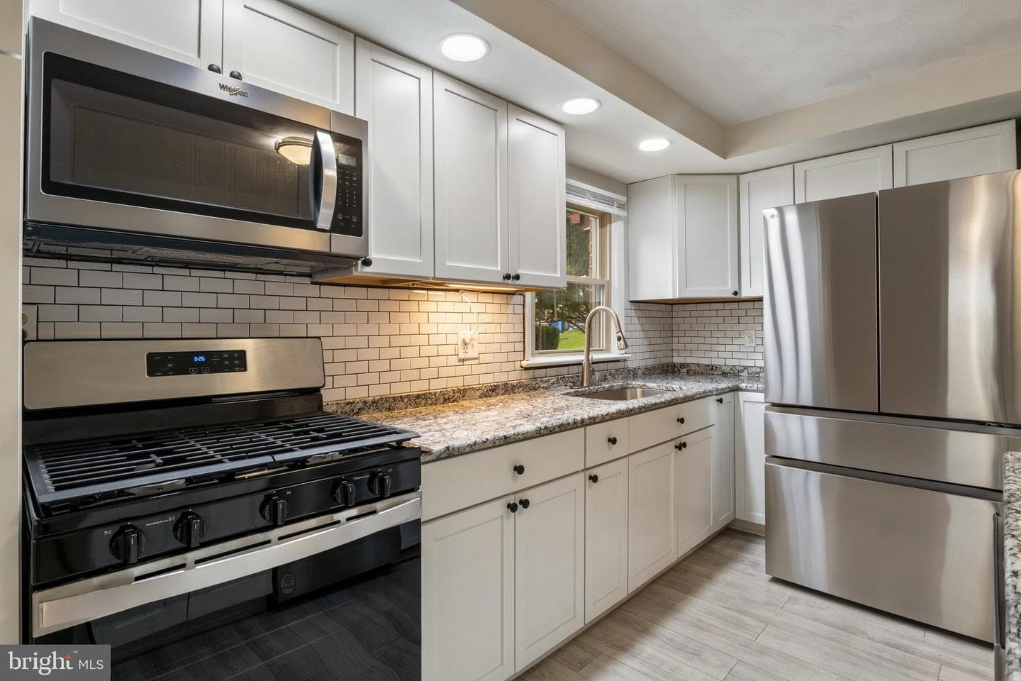 385 Folkstone Way photo 7
