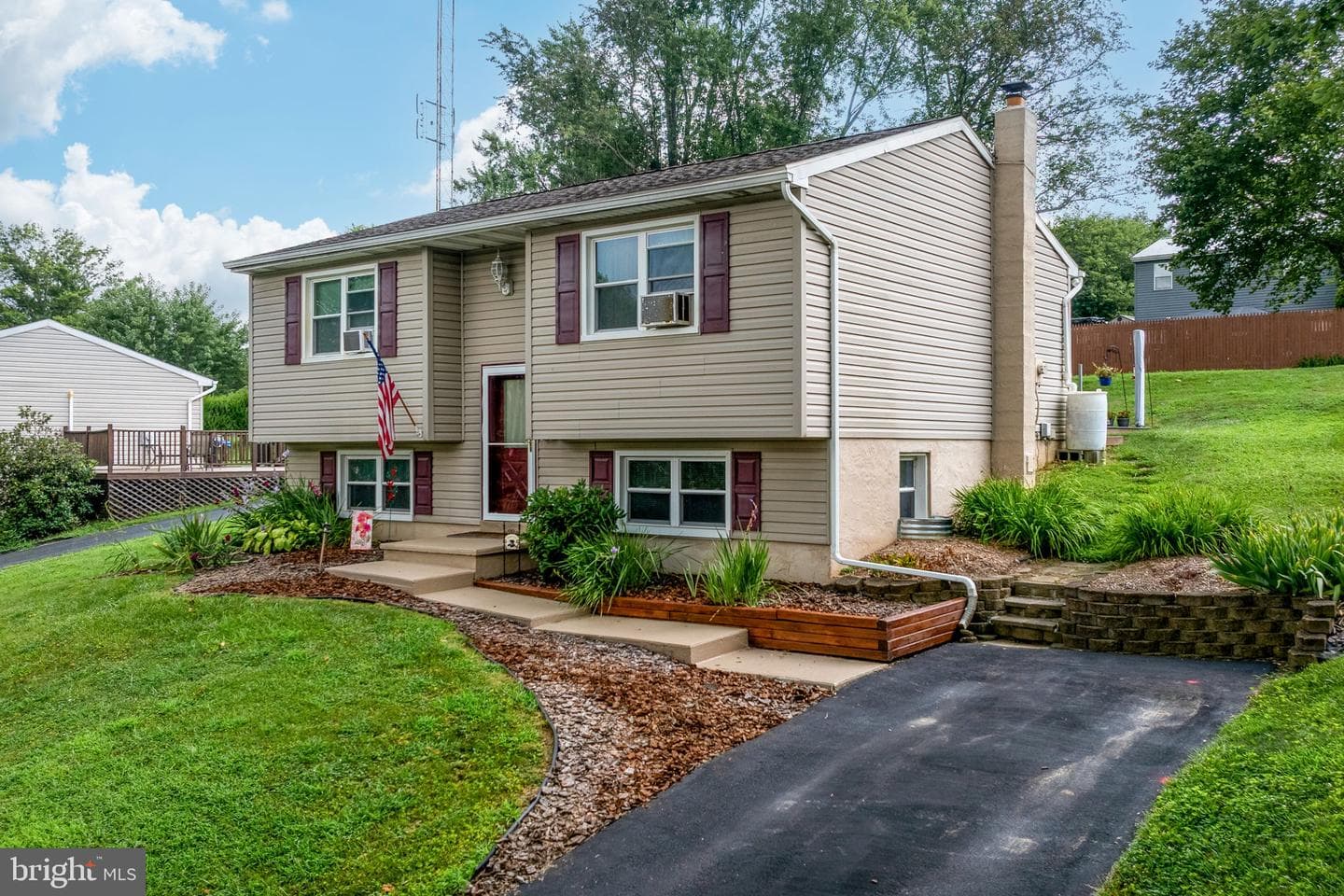 317 Brook Lane photo 2