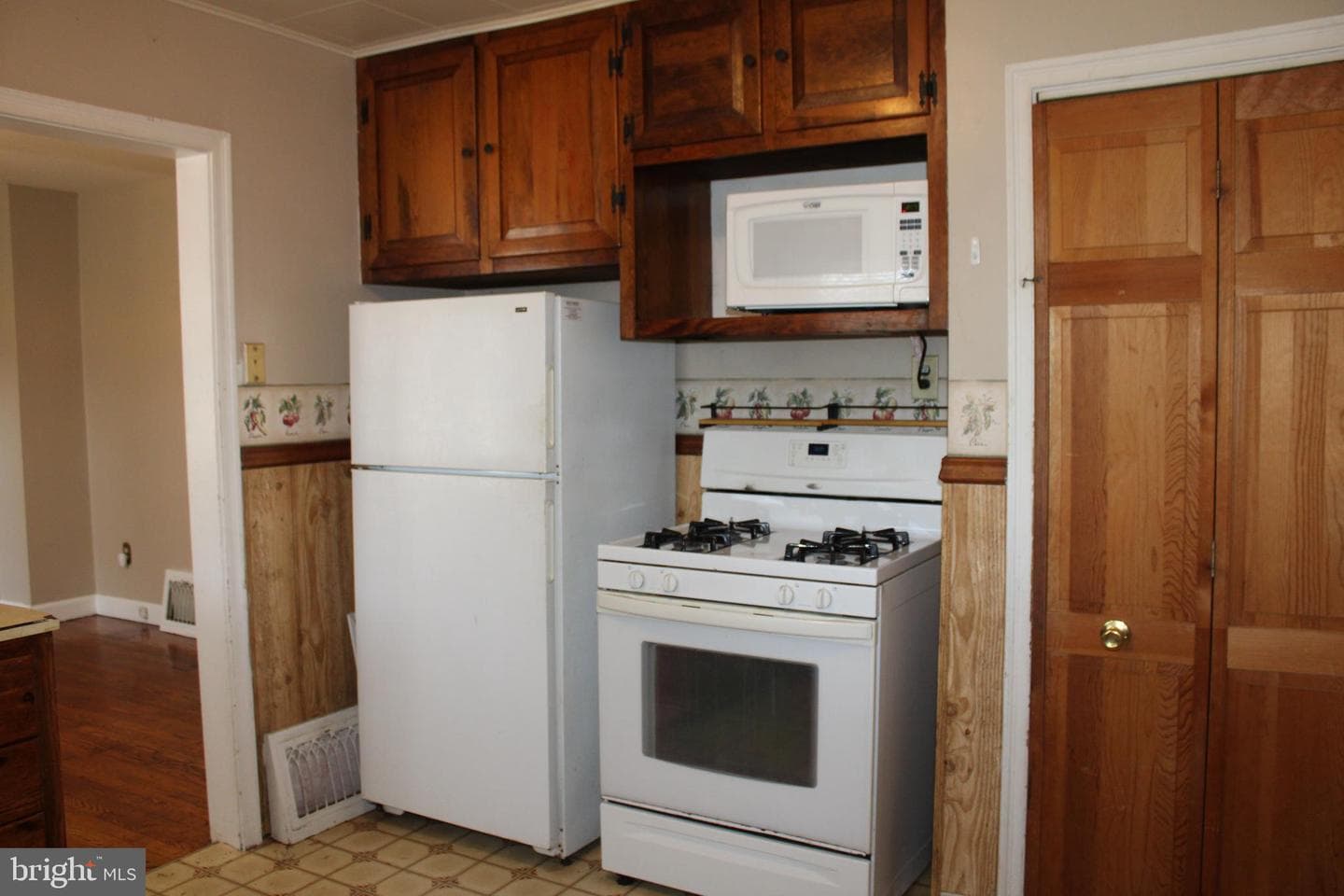 1110 E Jackson Street photo 8