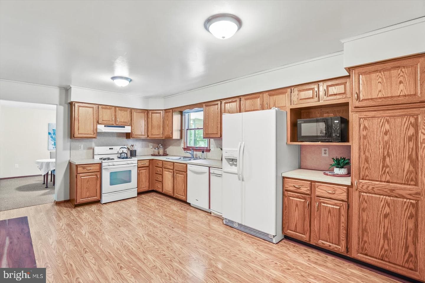 141 Windsor Court photo 17