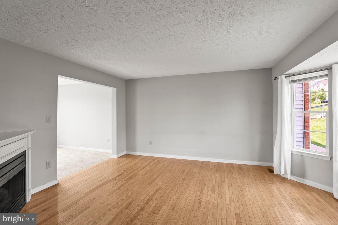 211 Country Ridge Drive photo 3