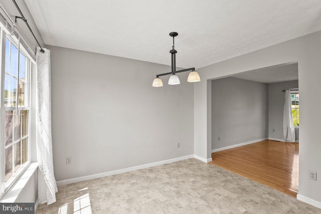 211 Country Ridge Drive photo 9