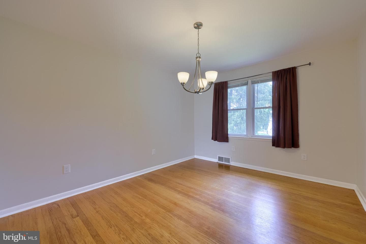 101 Lynbrook Drive N photo 11