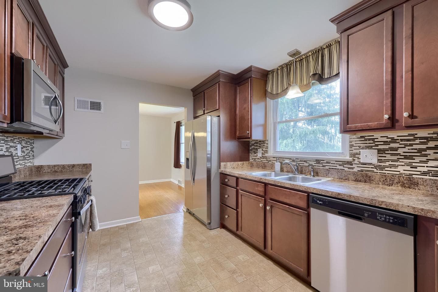 101 Lynbrook Drive N photo 13