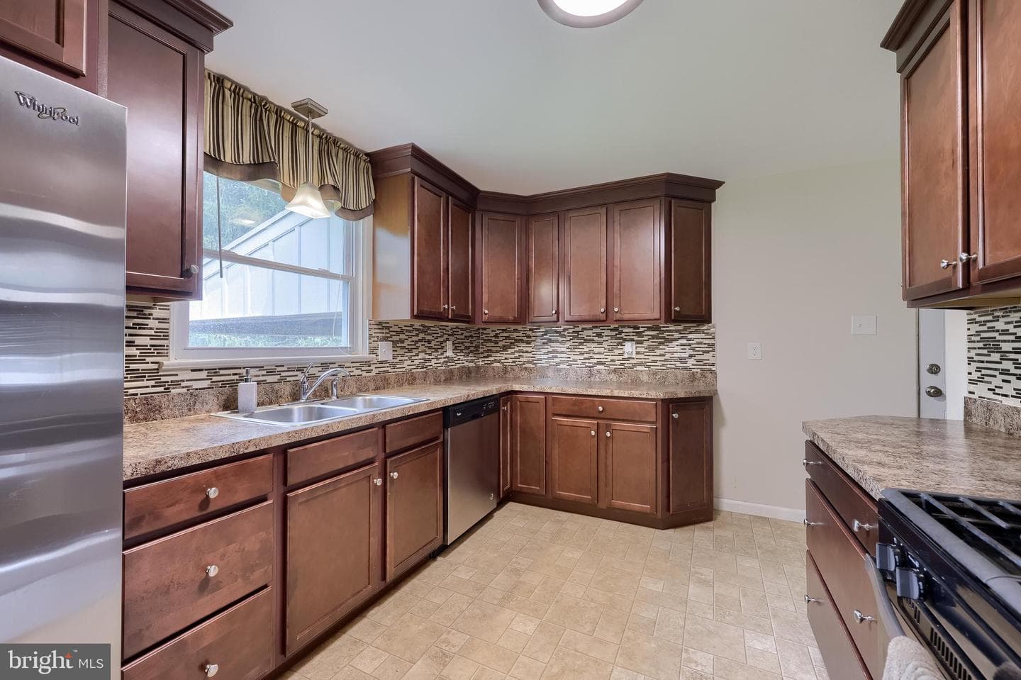 101 Lynbrook Drive N photo 14