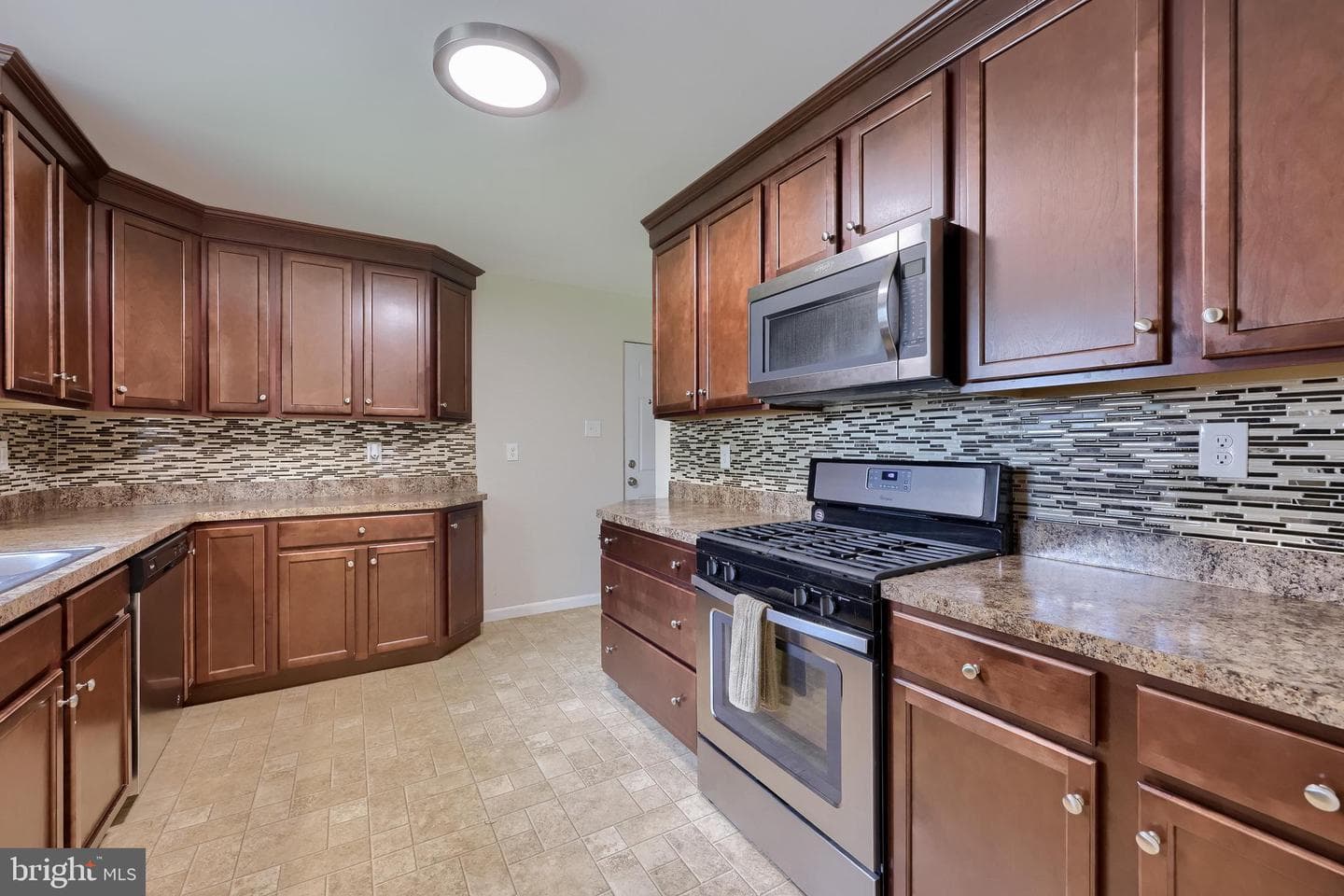 101 Lynbrook Drive N photo 15