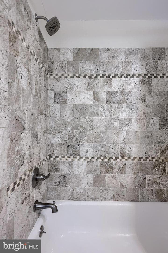 101 Lynbrook Drive N photo 21