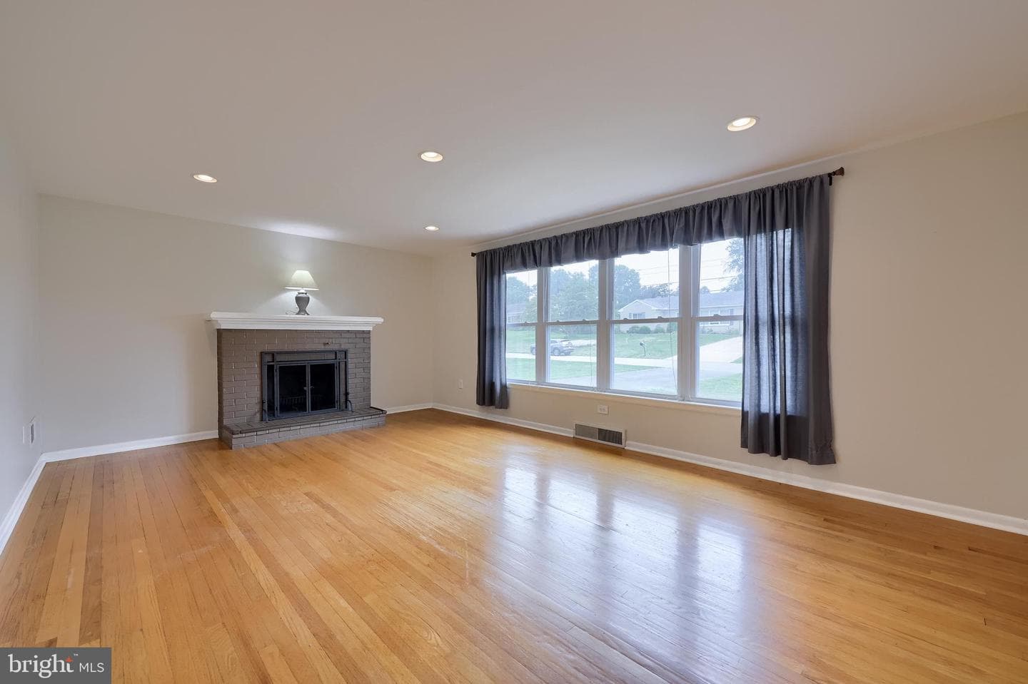 101 Lynbrook Drive N photo 6