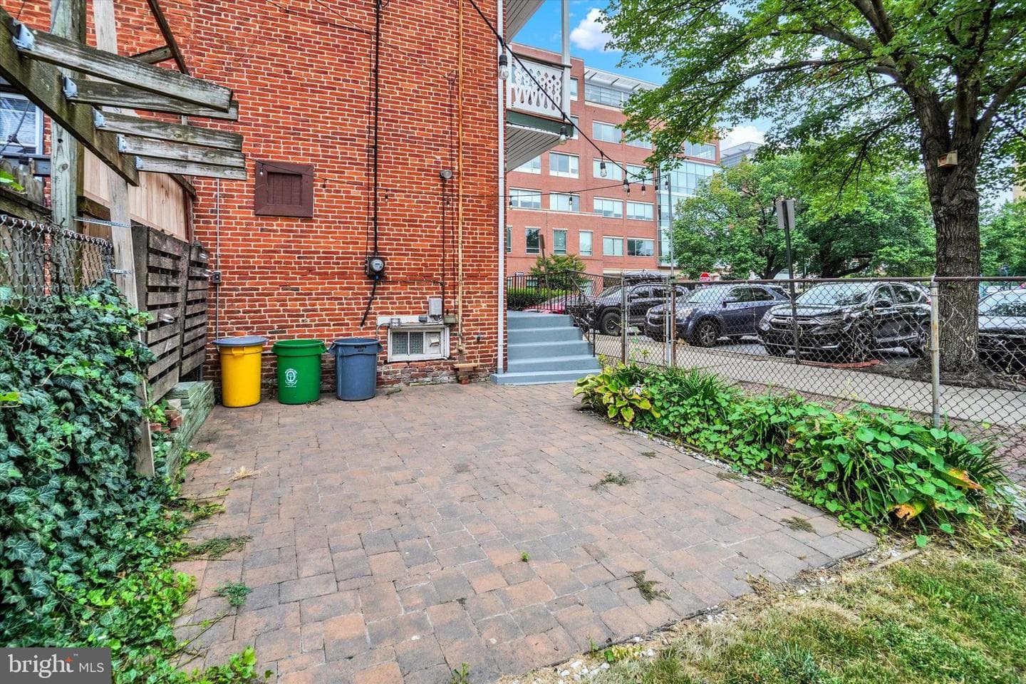 238 W Philadelphia Street photo 24