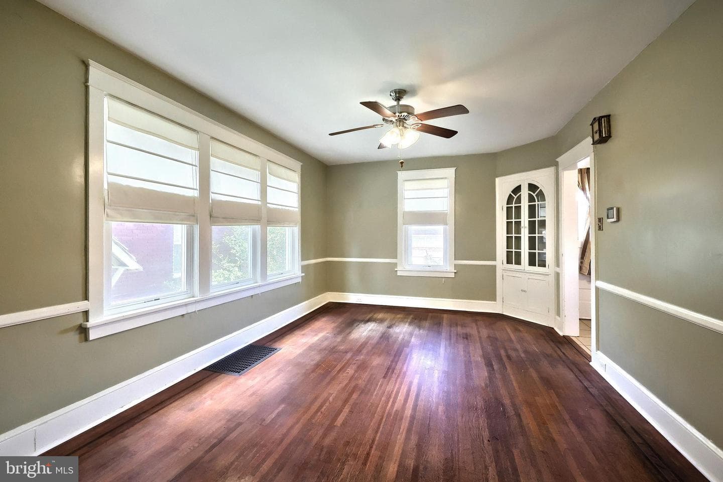 539 W Jackson Street photo 9