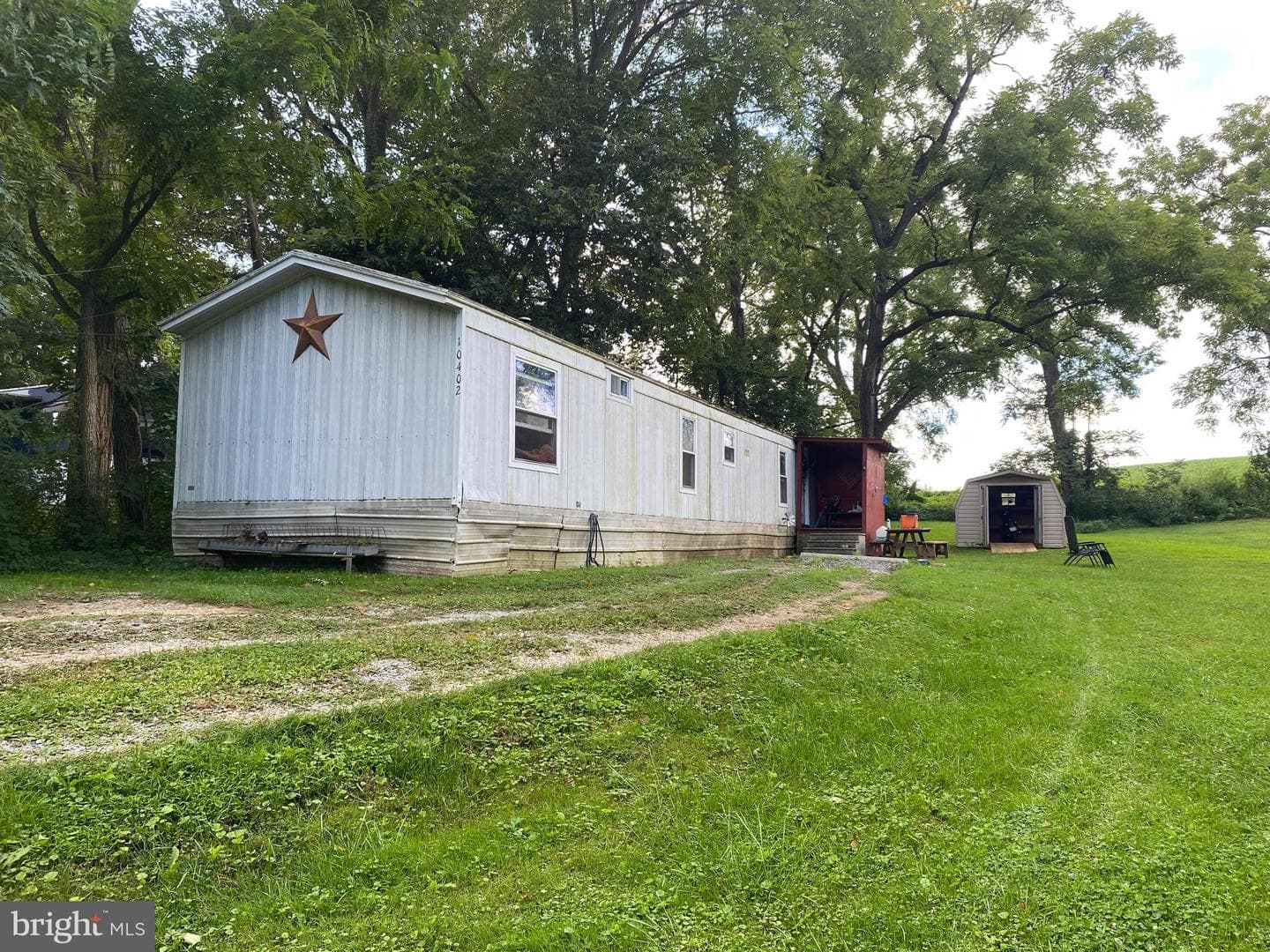 10400 Enfield Road photo 18