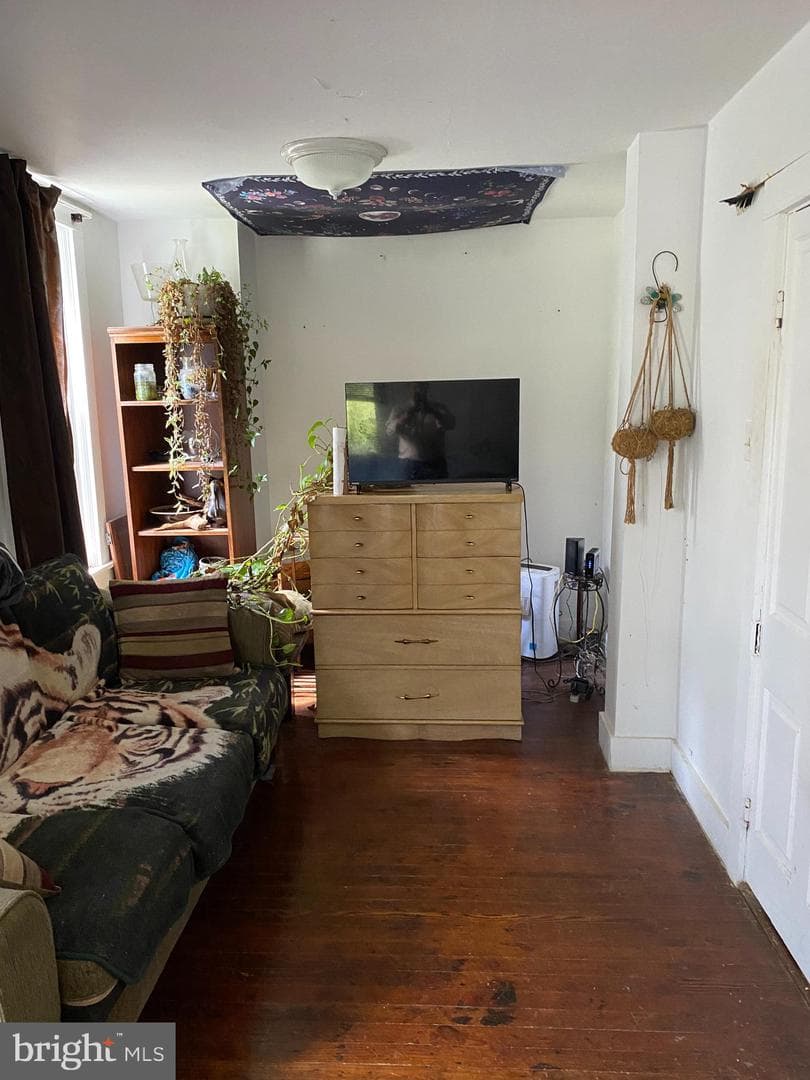 10400 Enfield Road photo 28