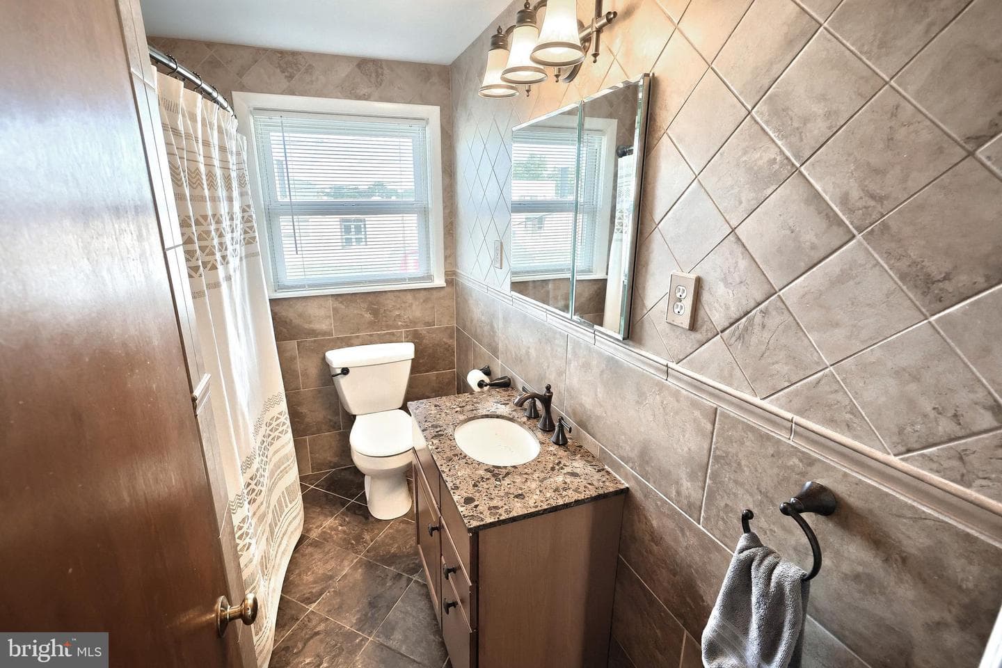 2437 Schoolhouse Lane photo 13