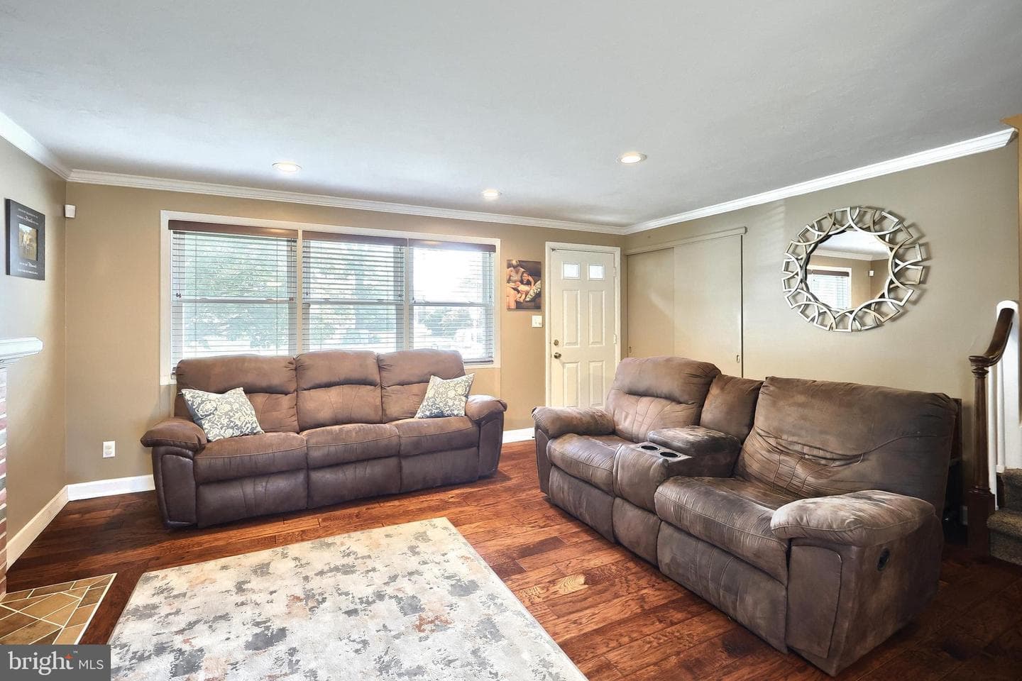 2437 Schoolhouse Lane photo 3