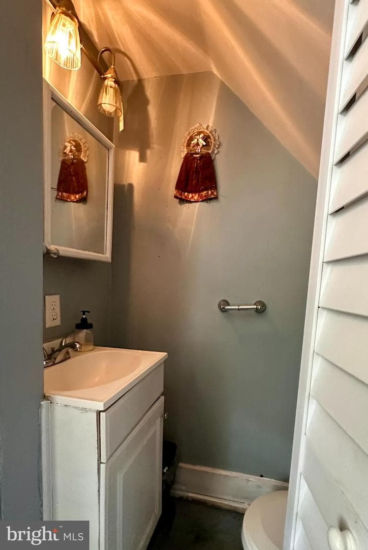 32 N York Street photo 9
