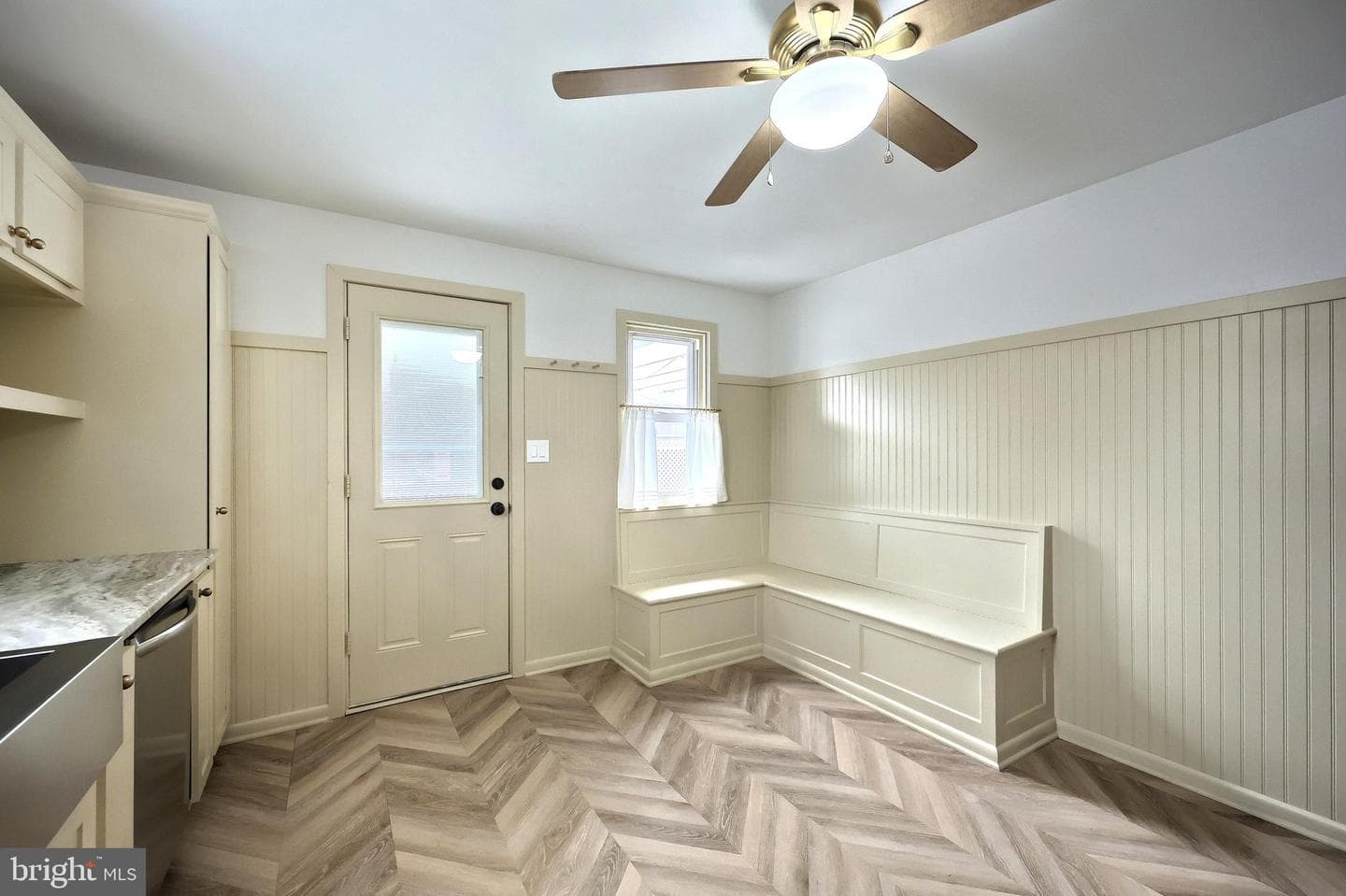 215 N Stephen Place photo 12