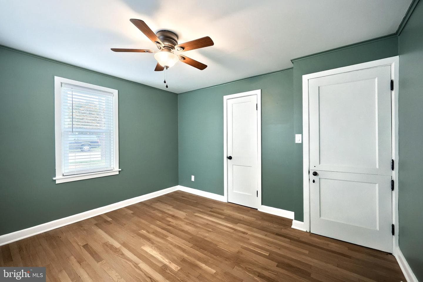 215 N Stephen Place photo 16