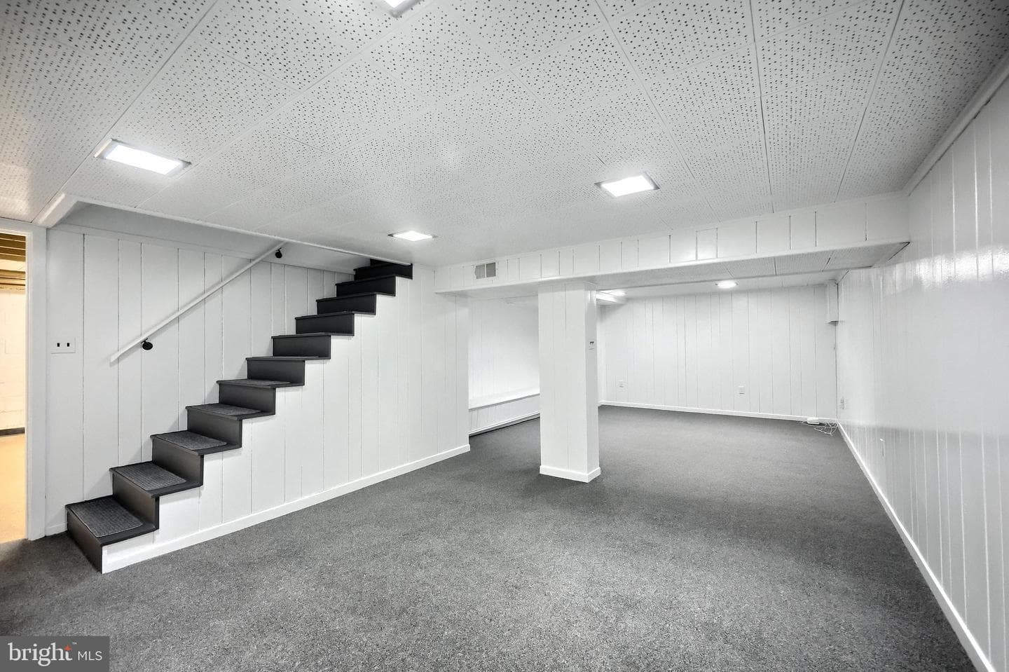 215 N Stephen Place photo 24