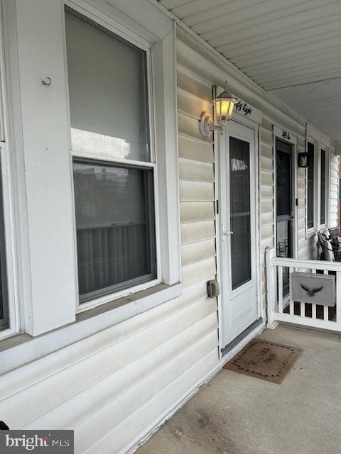 58 E Railroad Street photo 4
