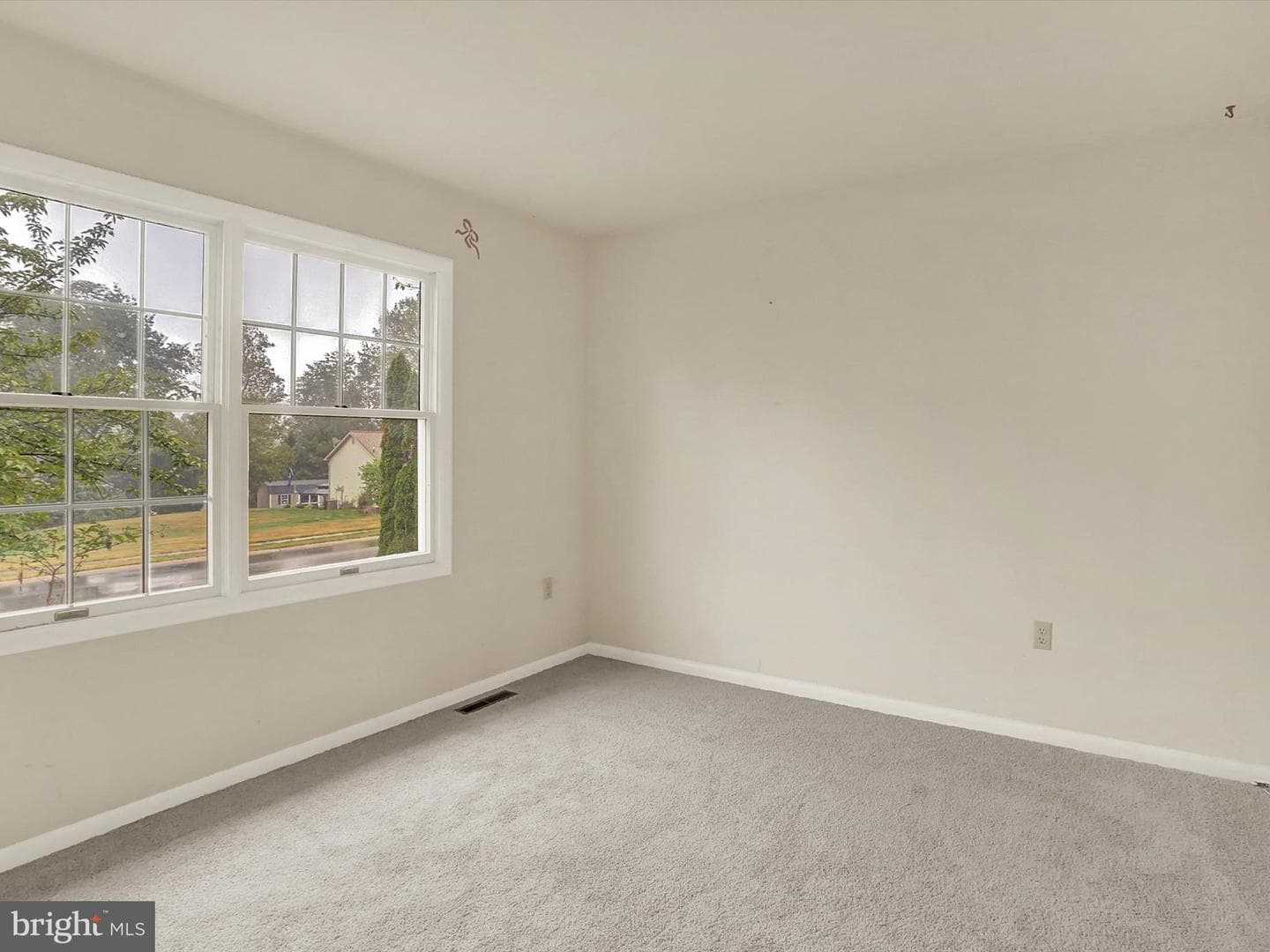 317 Hillcrest Drive photo 9
