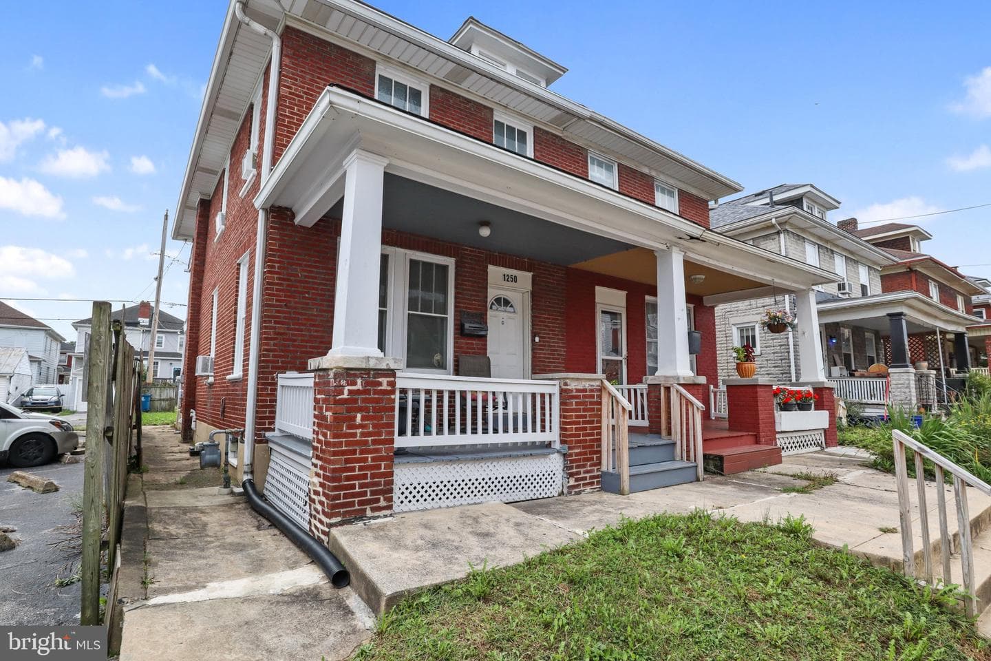 1250 W King Street photo 2