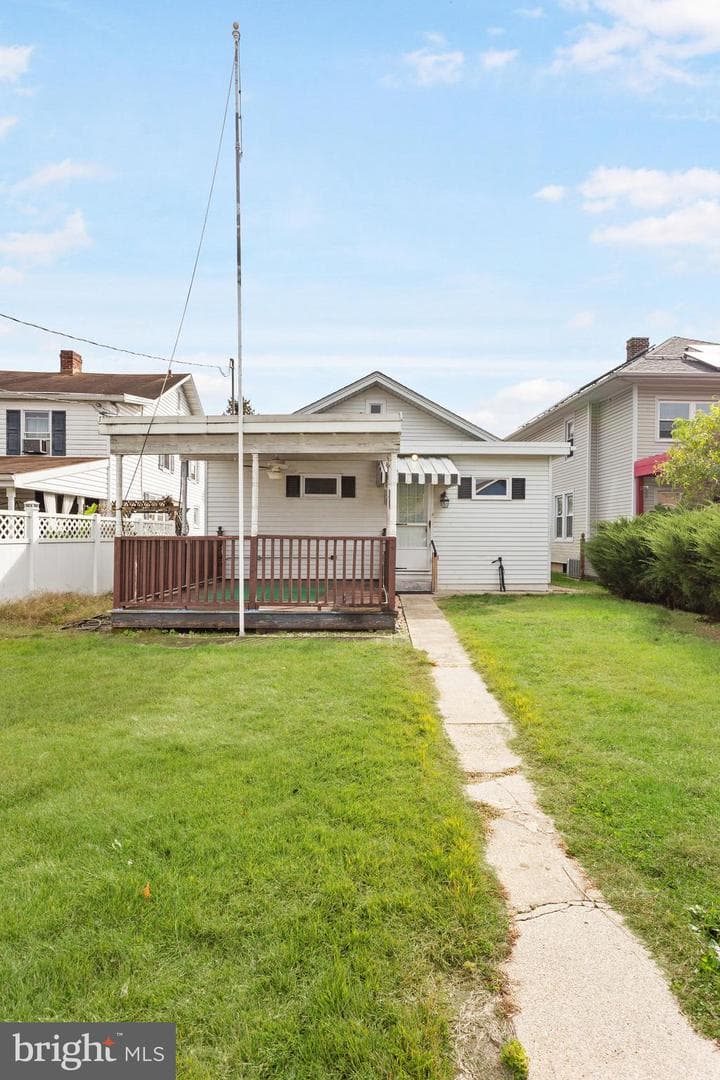324 E Pleasant Street photo 15
