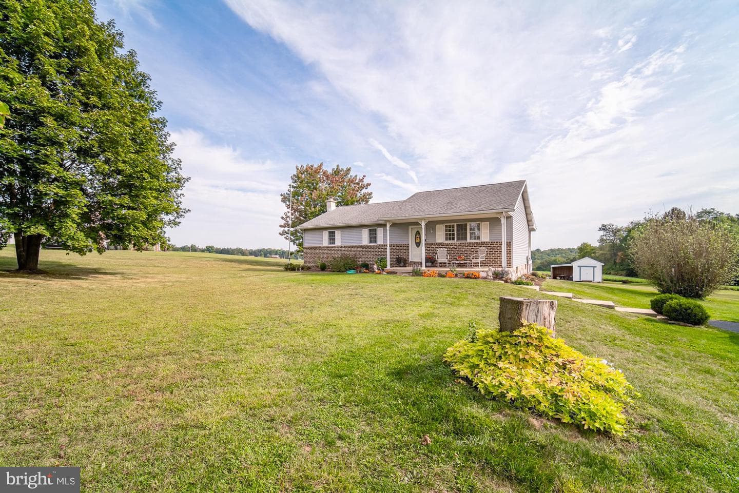 1398 Manor Road photo 39