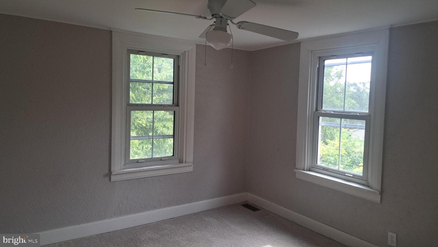 21 N York Road photo 5