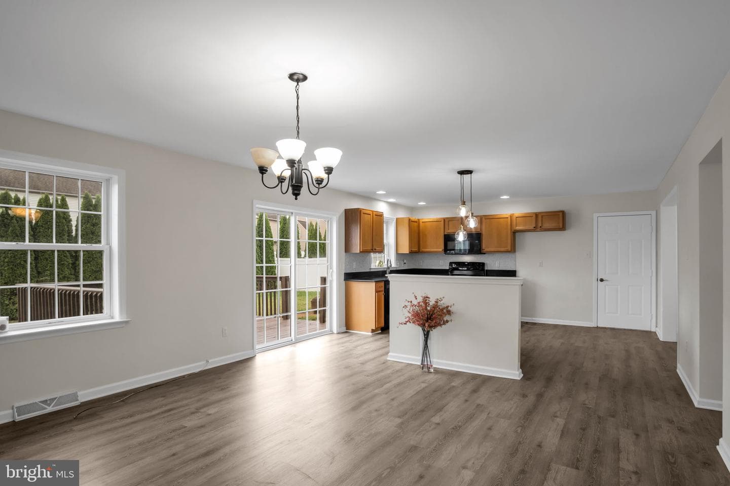 3960 Sheppard Drive photo 2