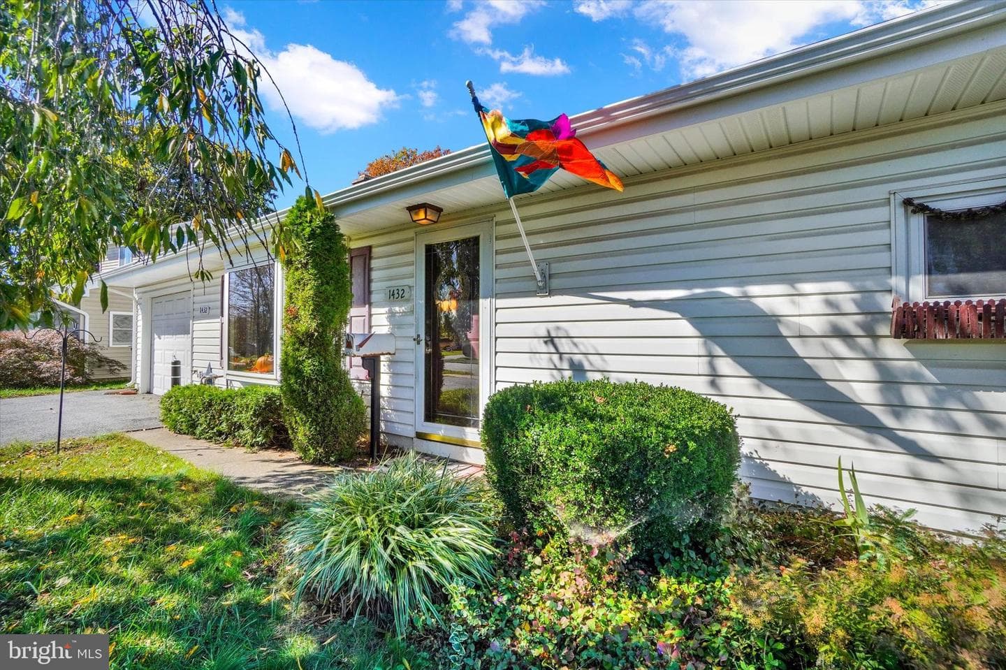 1432 Dartmouth Road photo 3