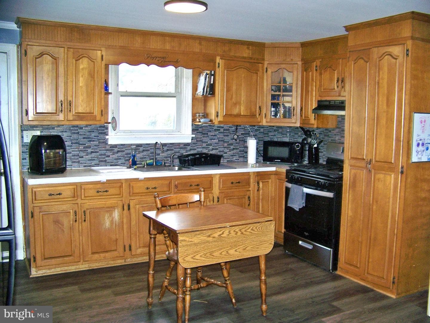 1562 Filbert Street photo 8