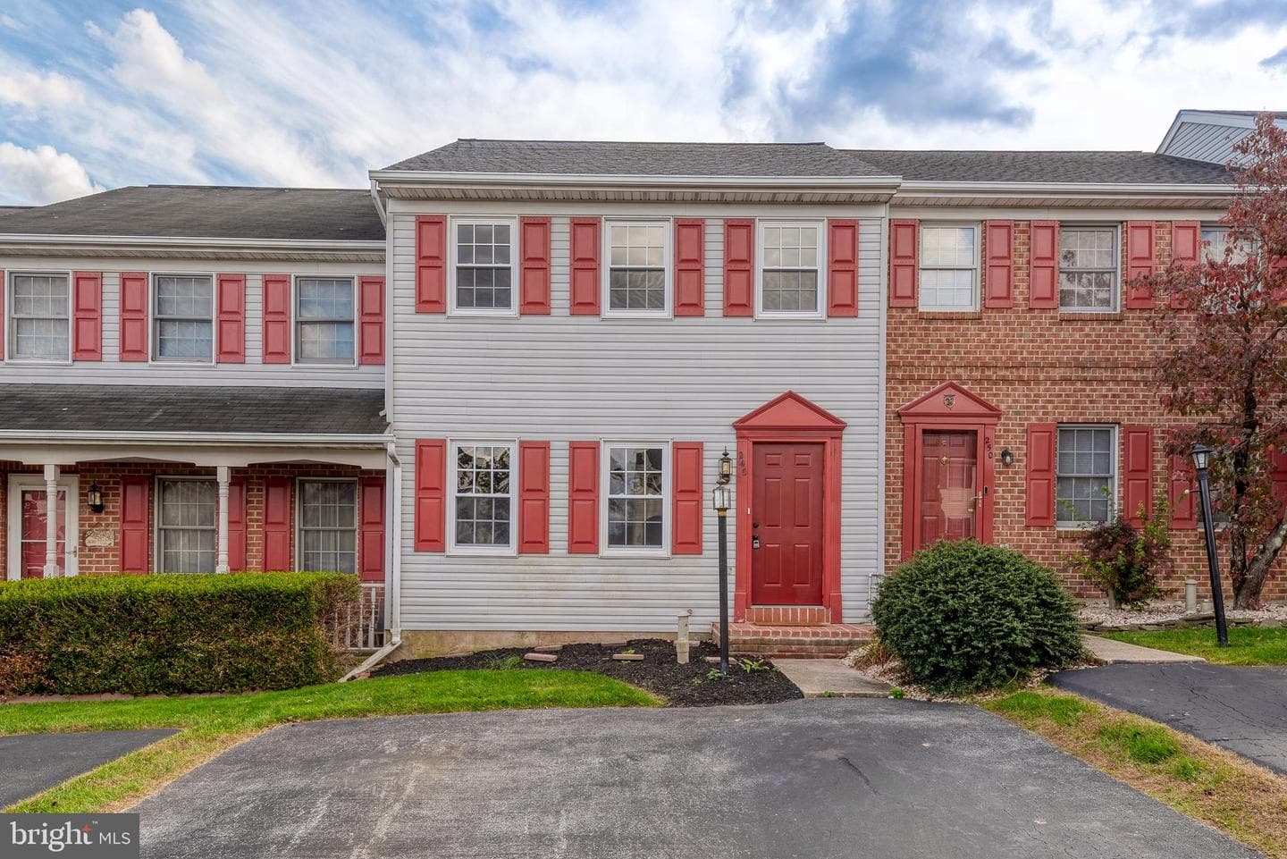 240 Robin Hill Circle photo 1