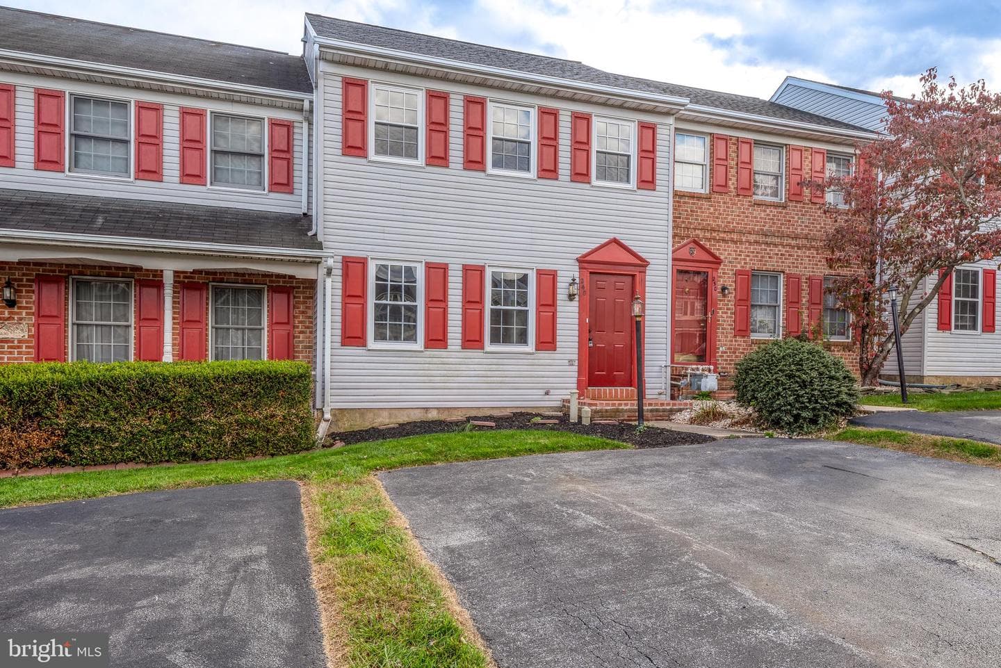 240 Robin Hill Circle photo 3