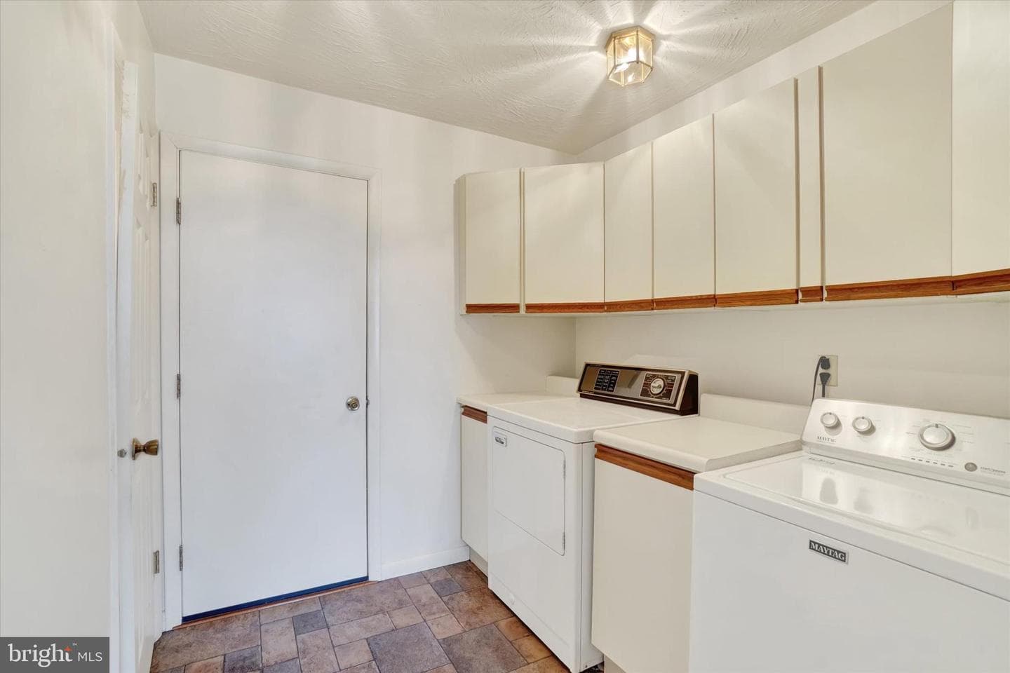 34 Jean Lo Way photo 12