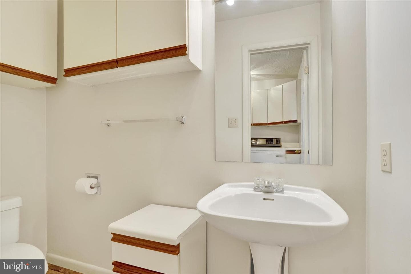 34 Jean Lo Way photo 13
