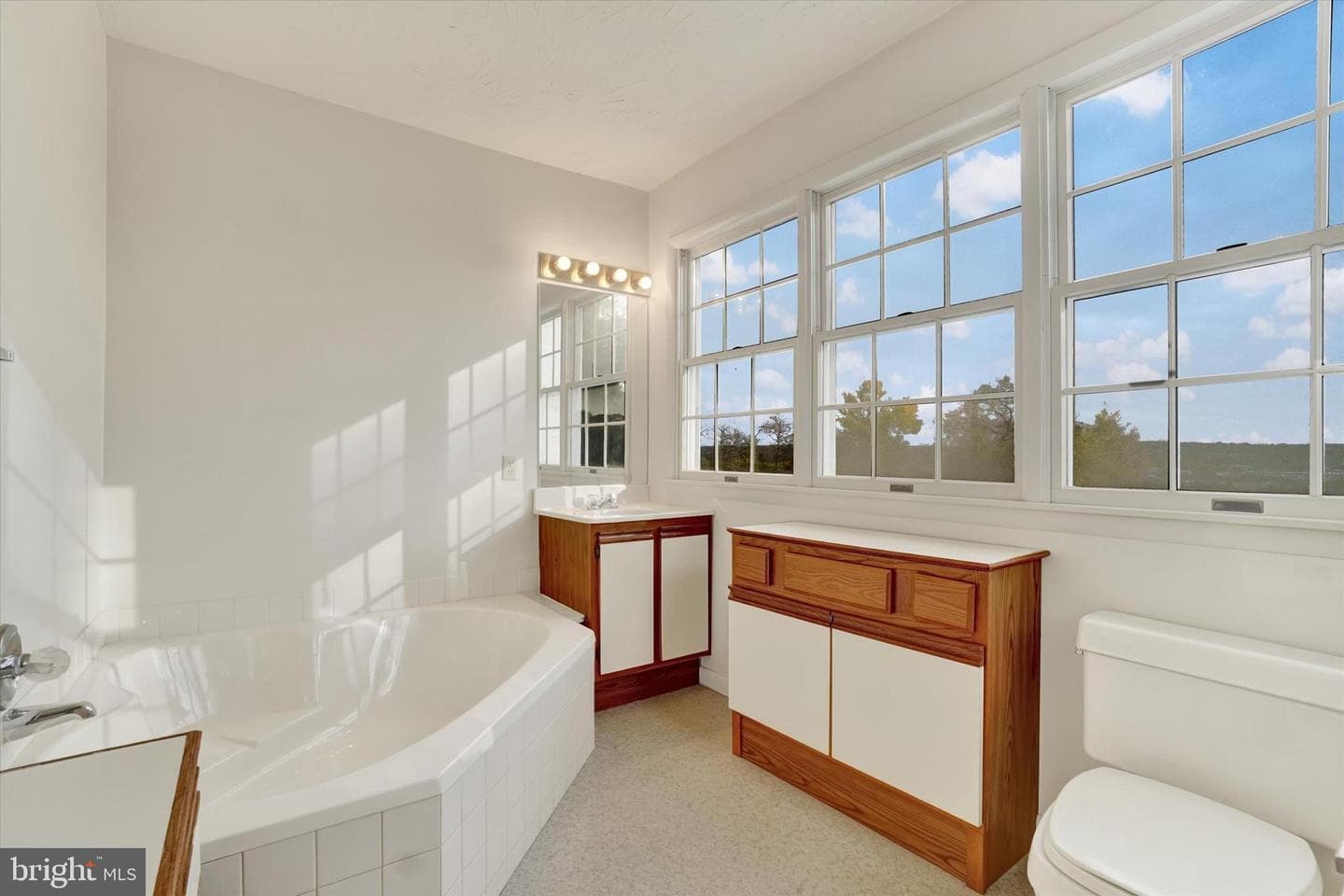 34 Jean Lo Way photo 17