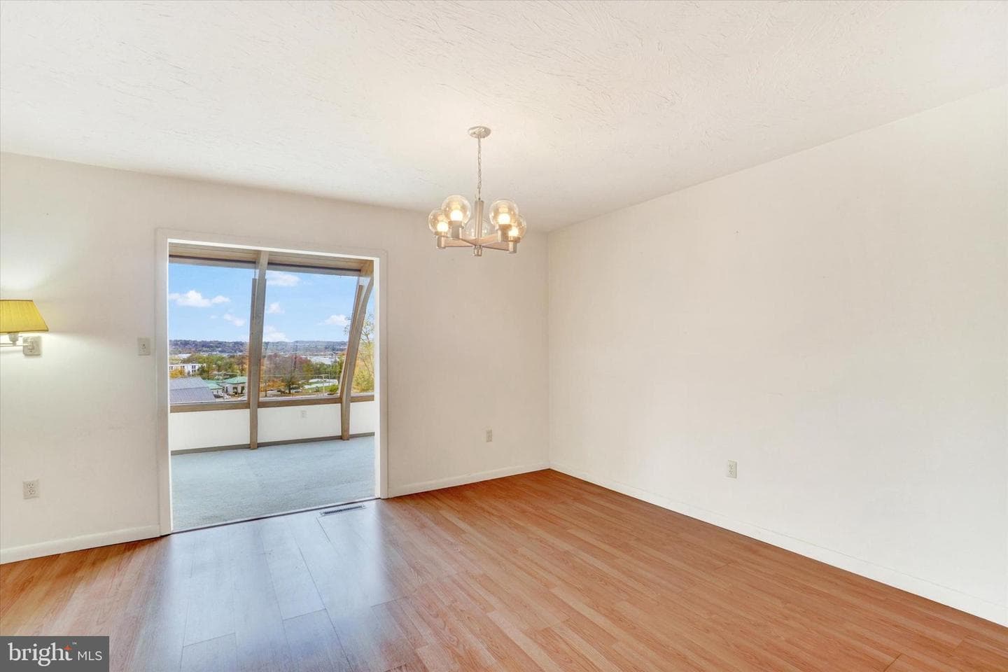 34 Jean Lo Way photo 5