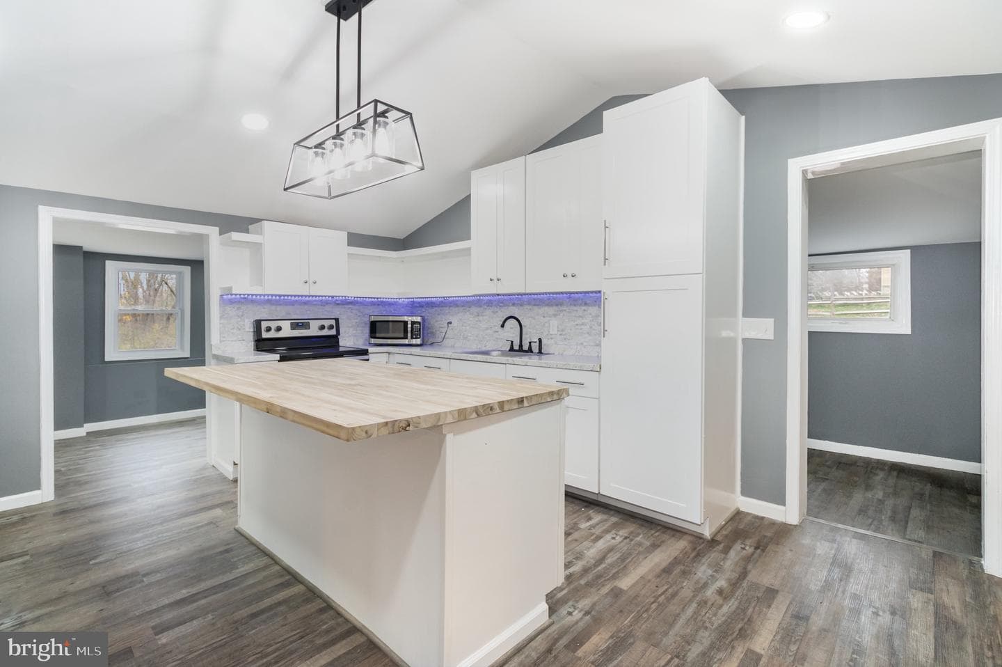 2132 Log Cabin Road photo 4
