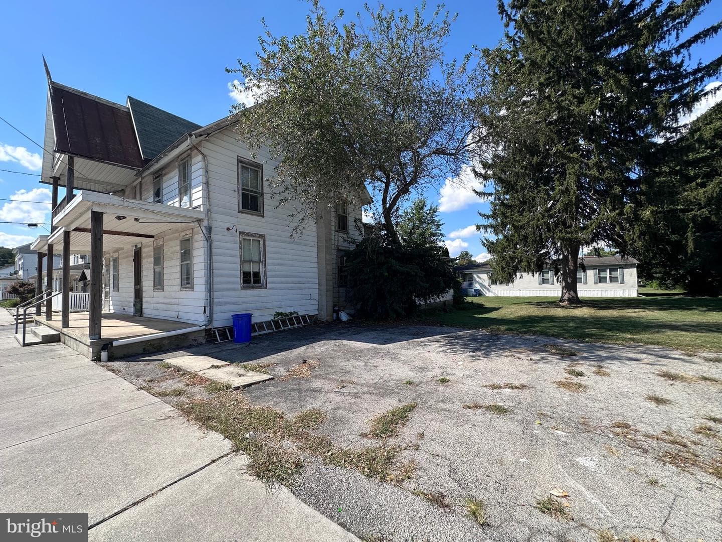 27 E Broadway photo 4