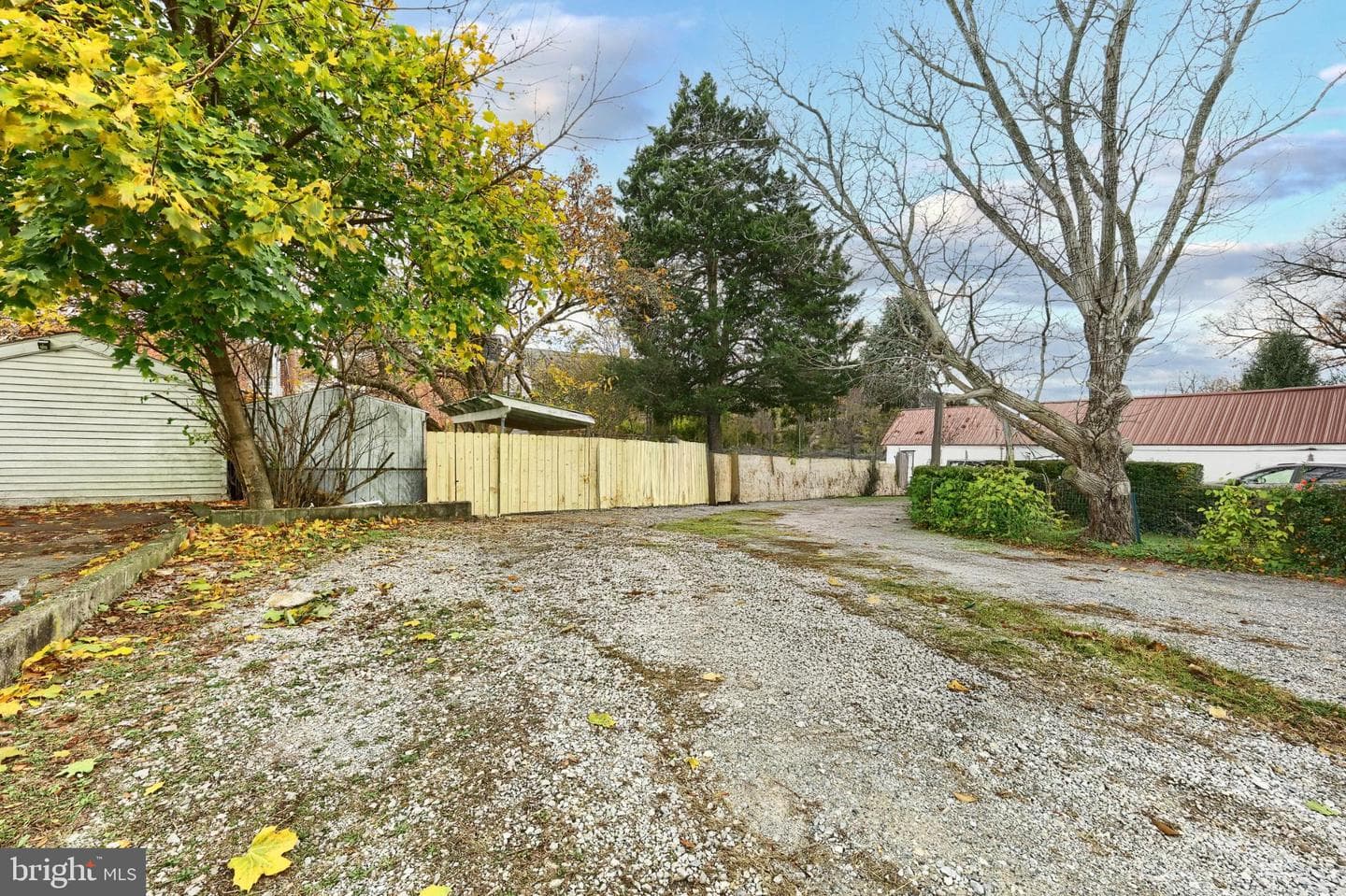 109 W 6th Avenue photo 32