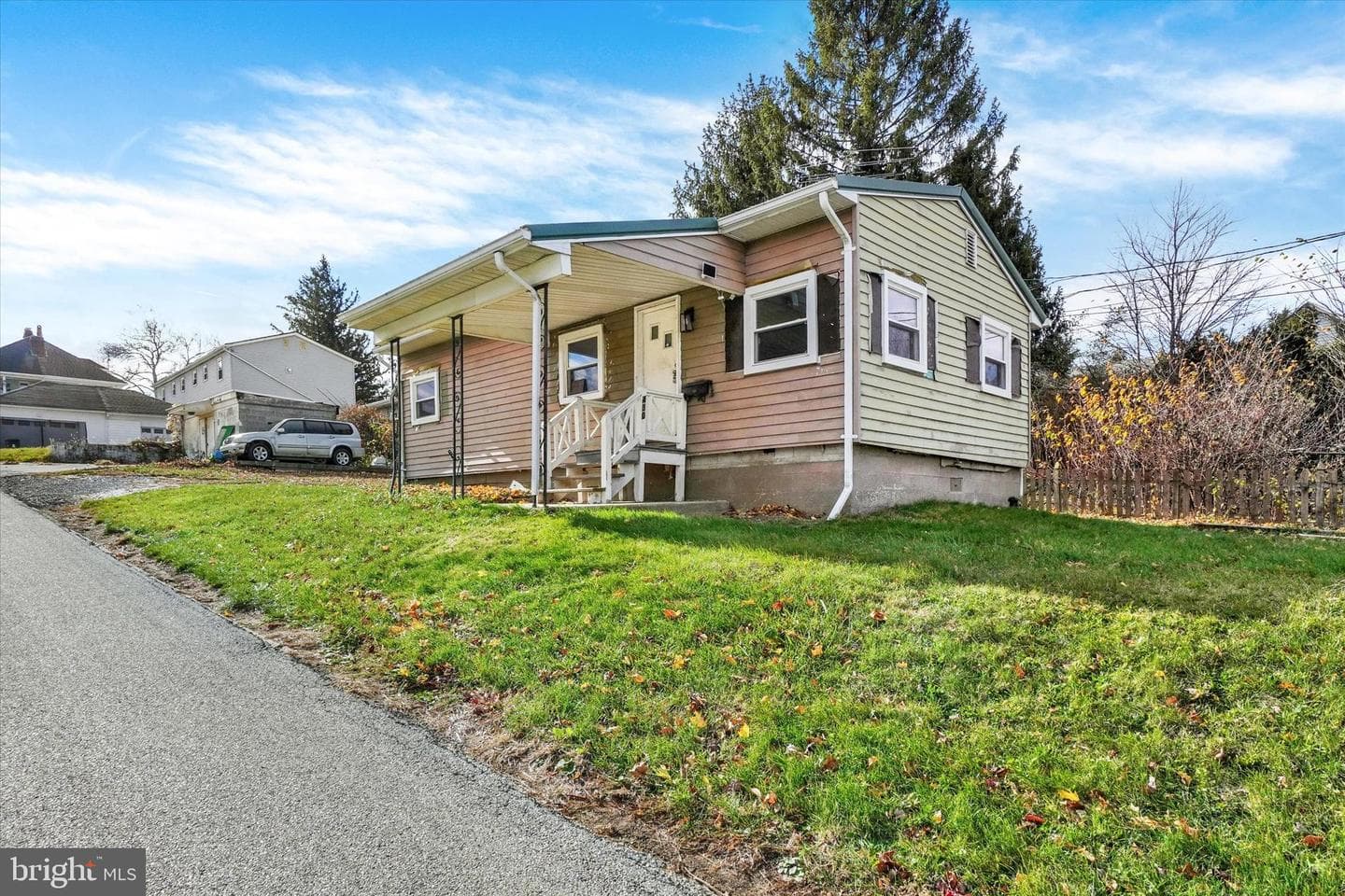 430 E Maple Street photo 1