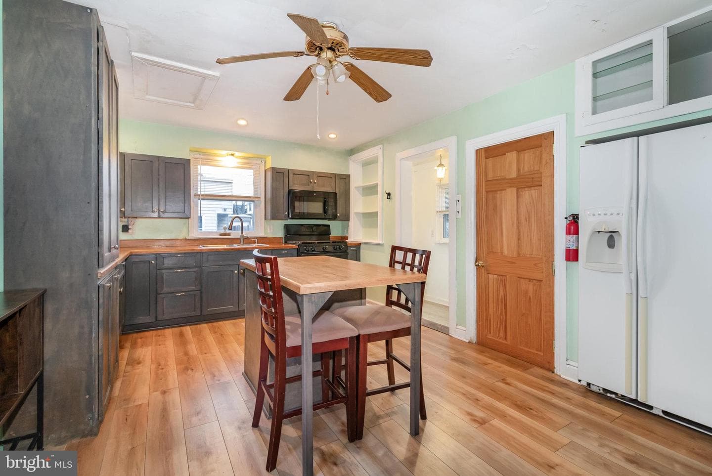 1825 W Philadelphia Street photo 10